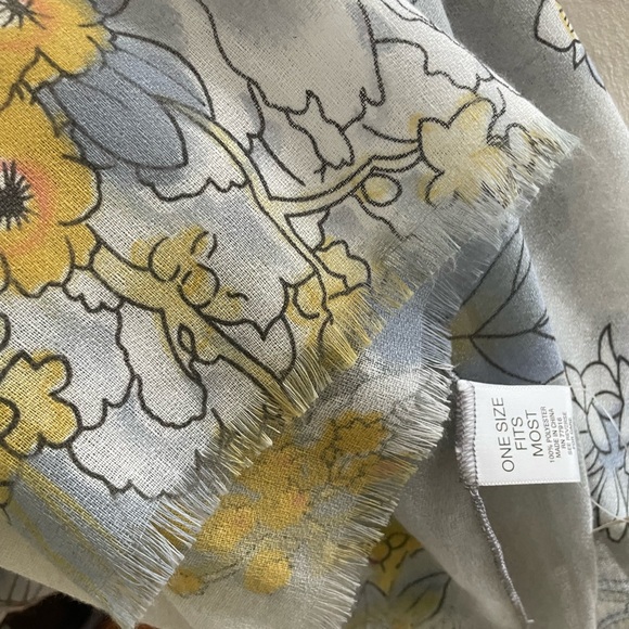Dress Barn Floral Scarf in blue and Yellow new - Picture 5 of 8